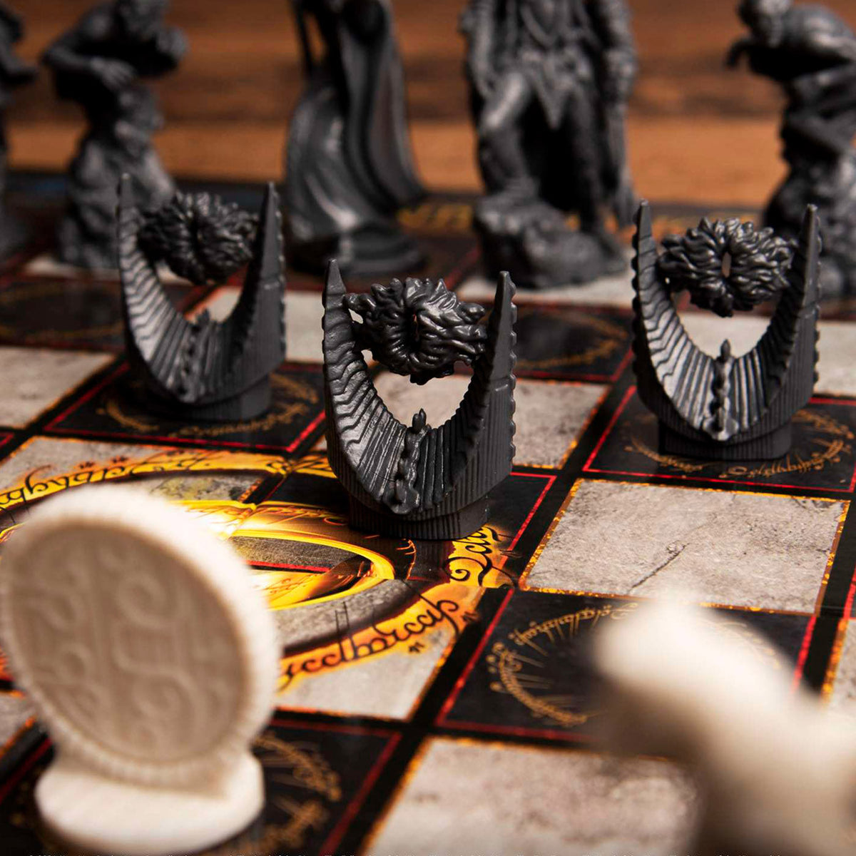 The Lord of the Rings: Battle for Middle-Earth Chess Set