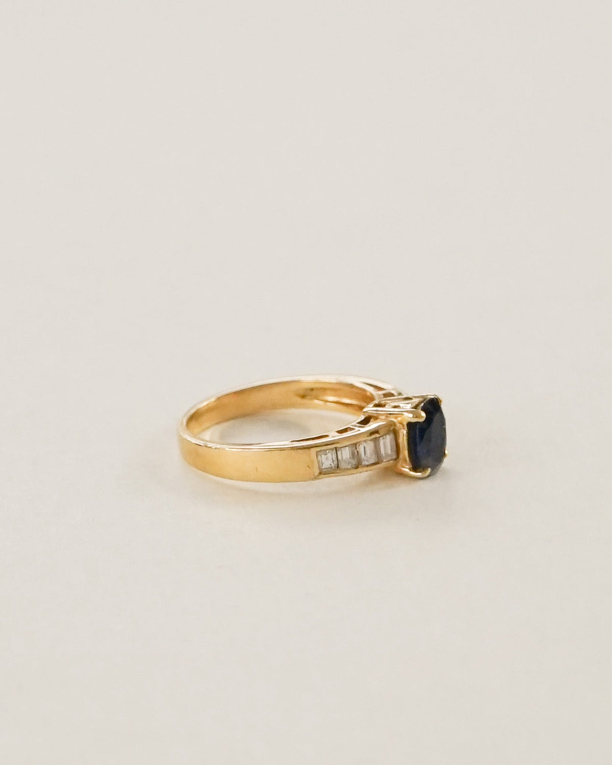 14k Gold Ring w/ Diamond & Sapphire / size: 5.5
