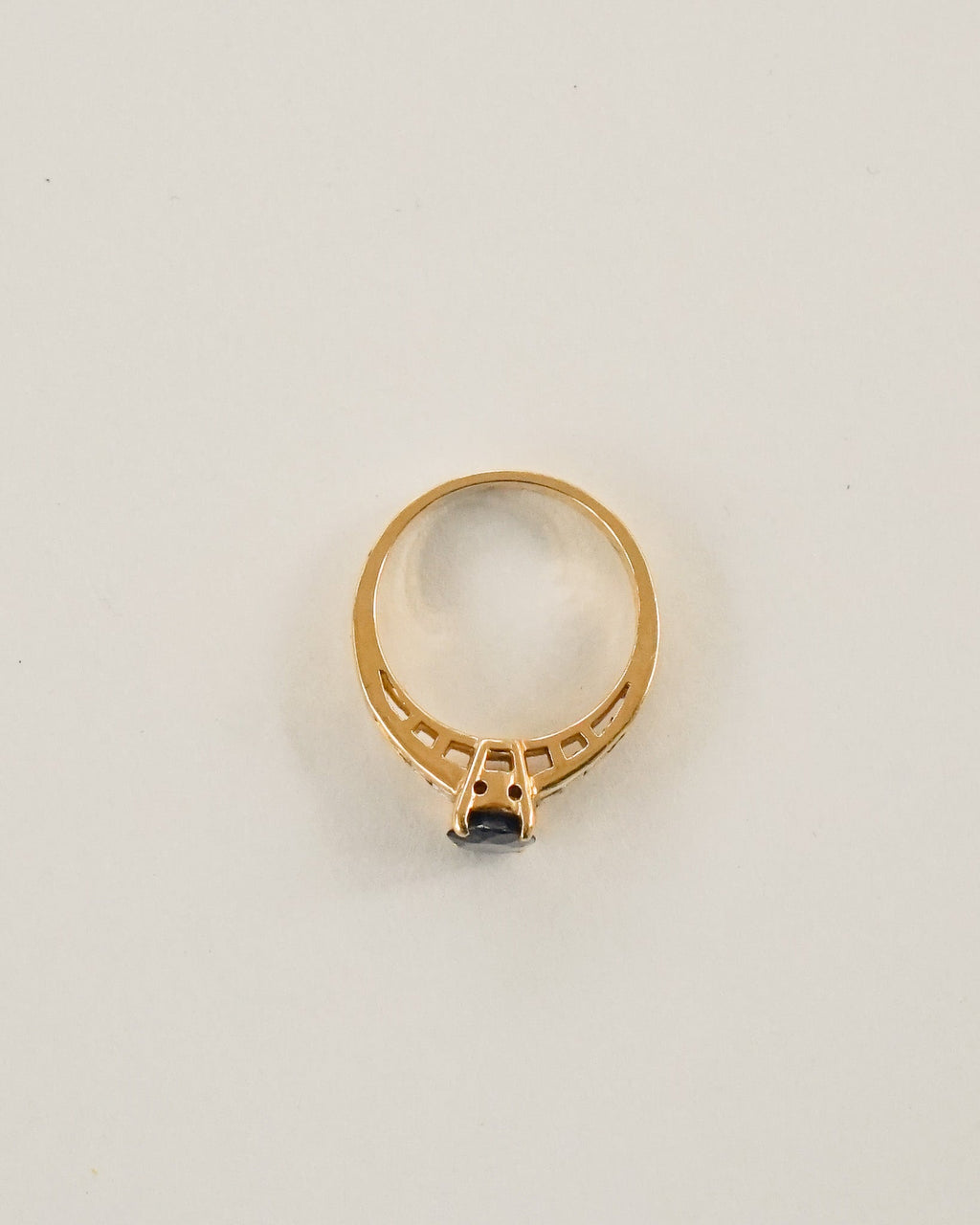 14k Gold Ring w/ Diamond & Sapphire / size: 5.5
