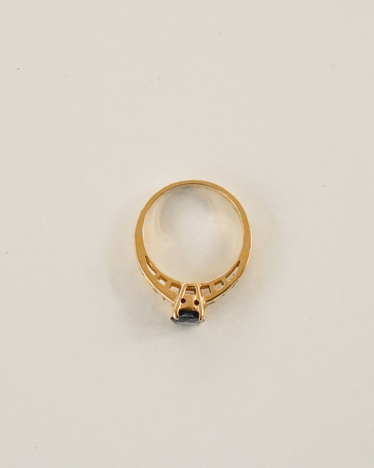 14k Gold Ring w/ Diamond & Sapphire / size: 5.5