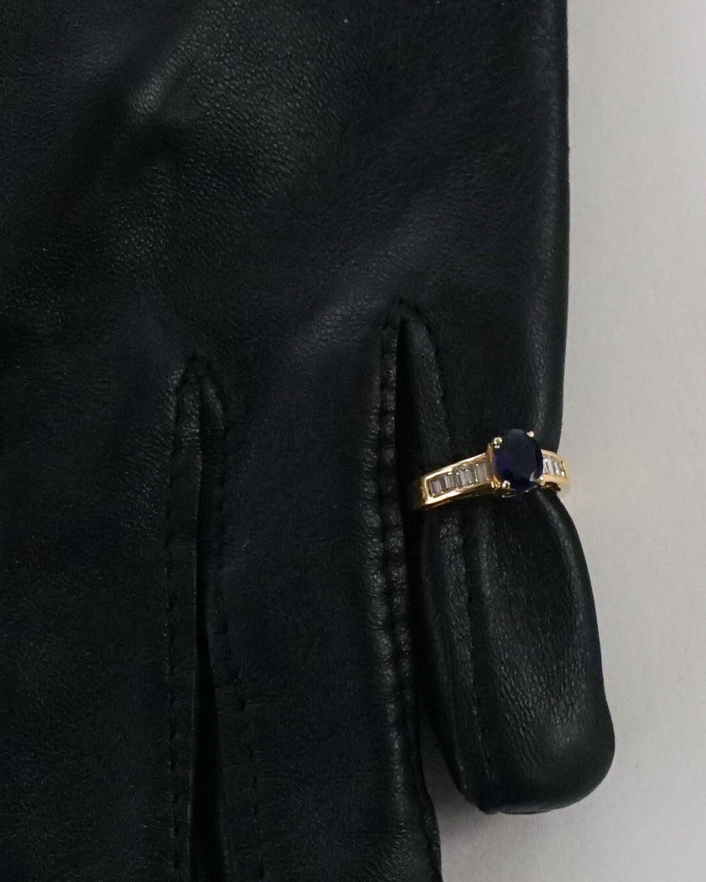 14k Gold Ring w/ Diamond & Sapphire / size: 5.5