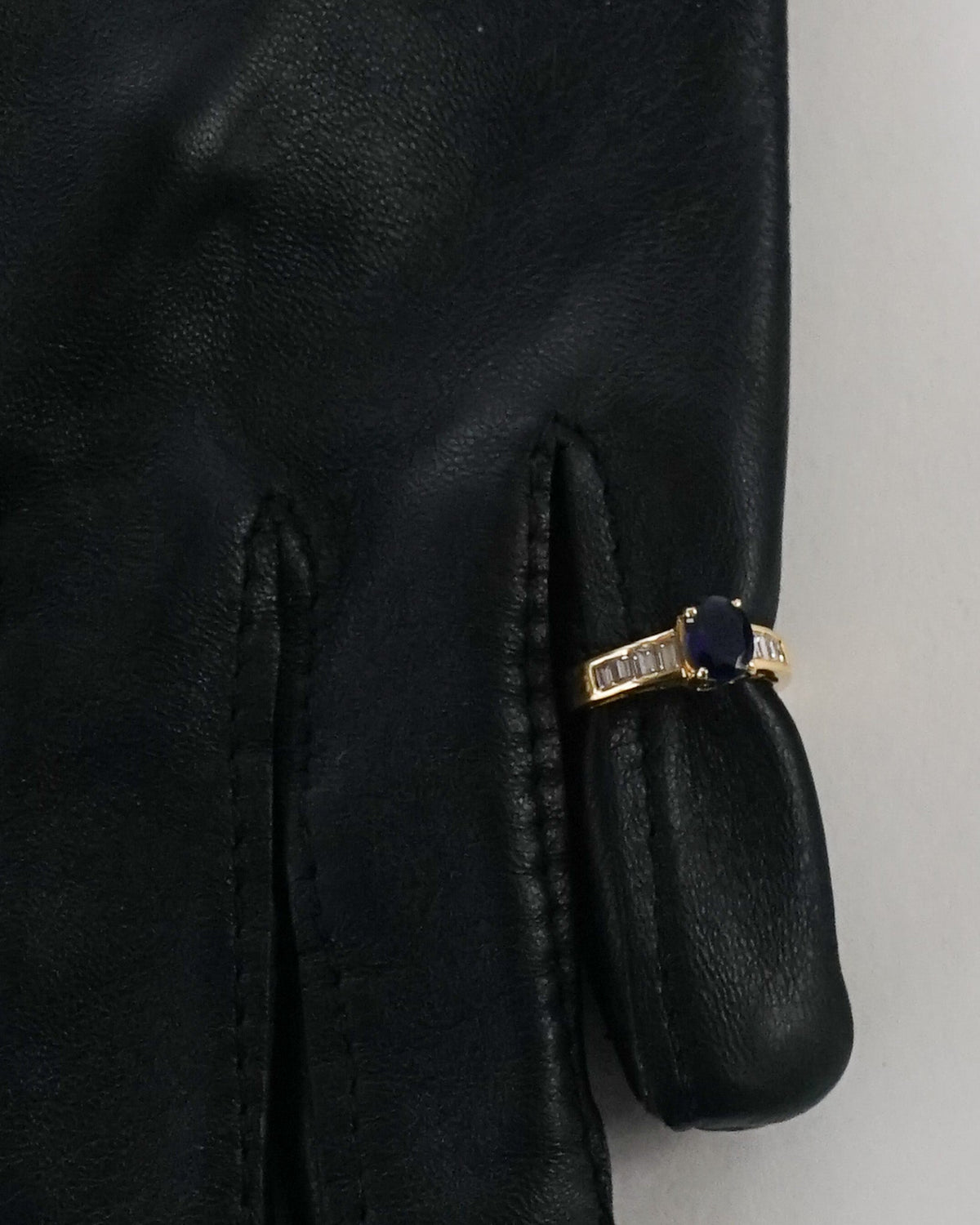 14k Gold Ring w/ Diamond & Sapphire / size: 5.5