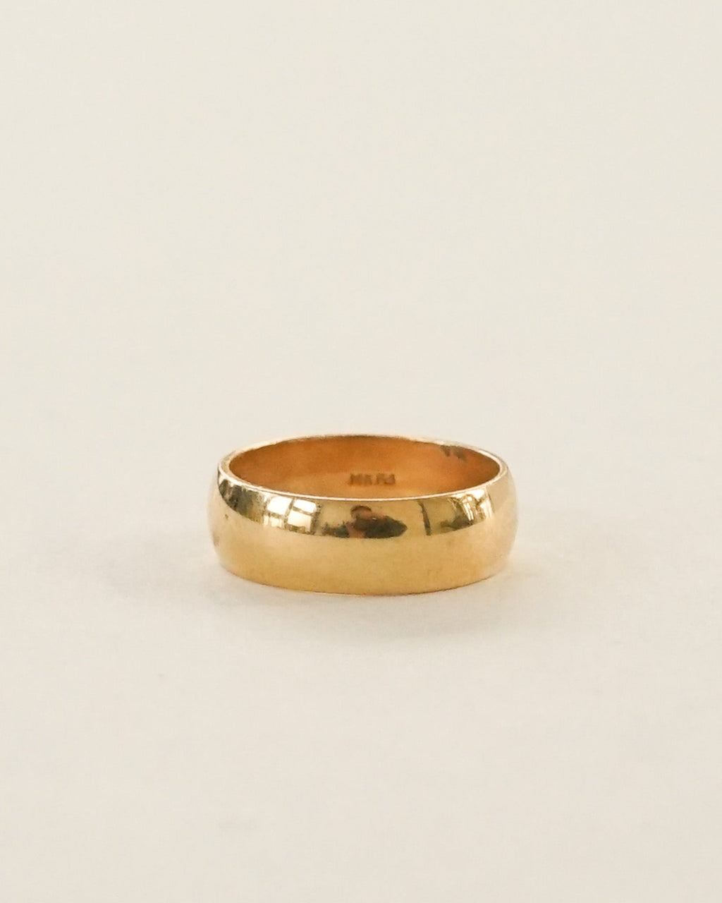 14k Gold Band Ring / size: 6