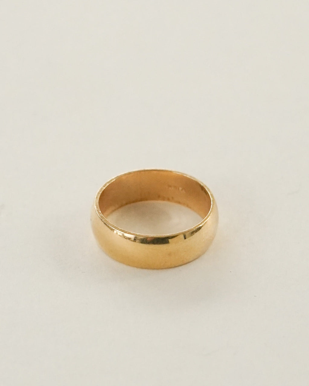 14k Gold Band Ring / size: 6