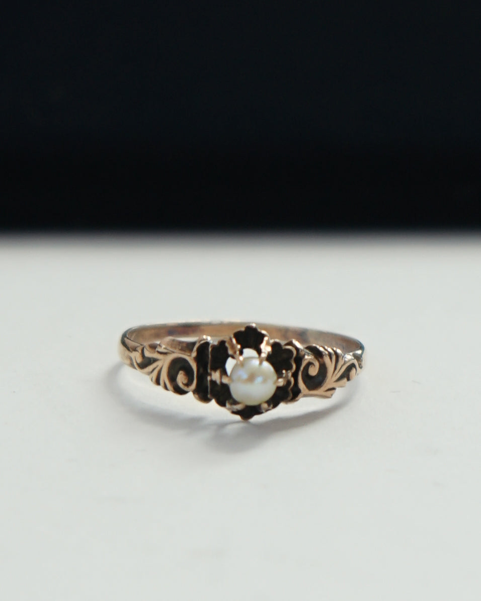 14k Gold Ring w/ Pearl / size: 7.5