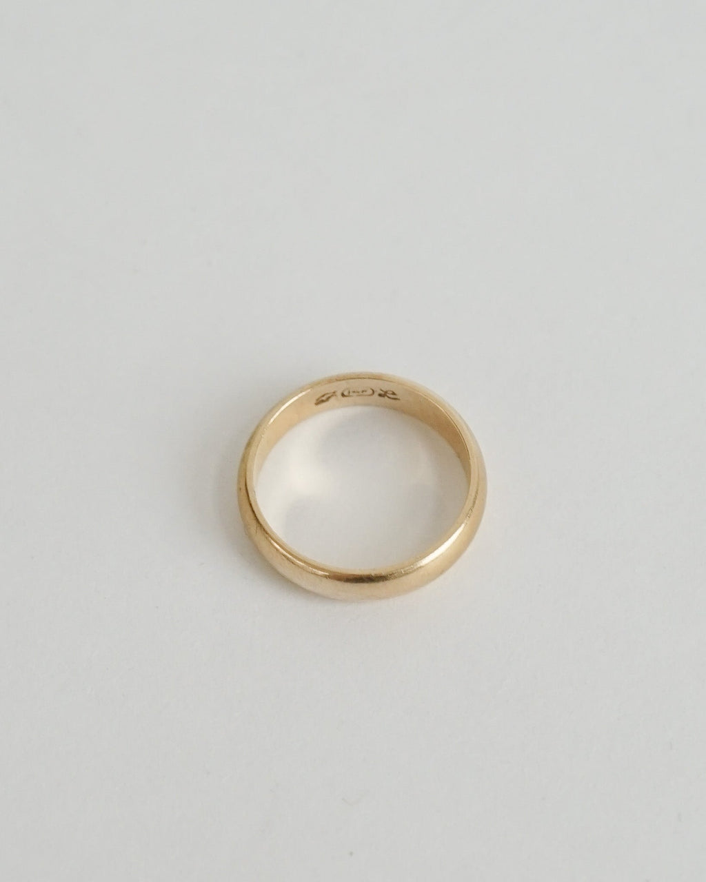 14k Gold Band Ring / size: 7.5