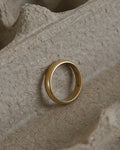 14k Gold Band Ring / size: 7.5