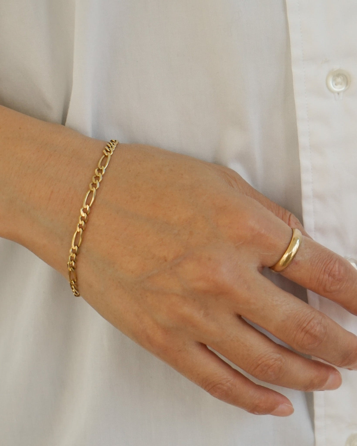 14k Gold Band Ring / size: 7.5