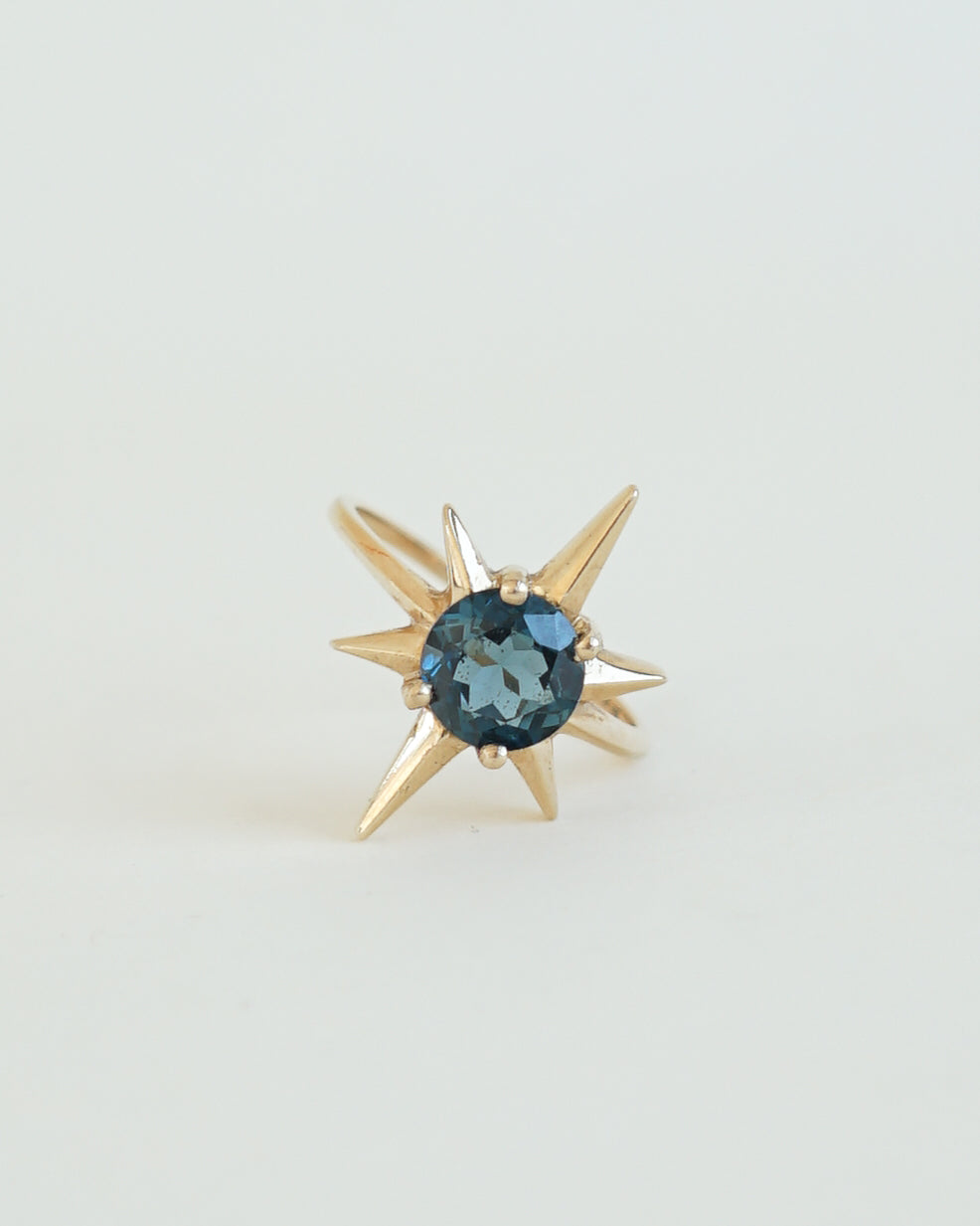 14k Gold Ring w/ Peridot / size: 8