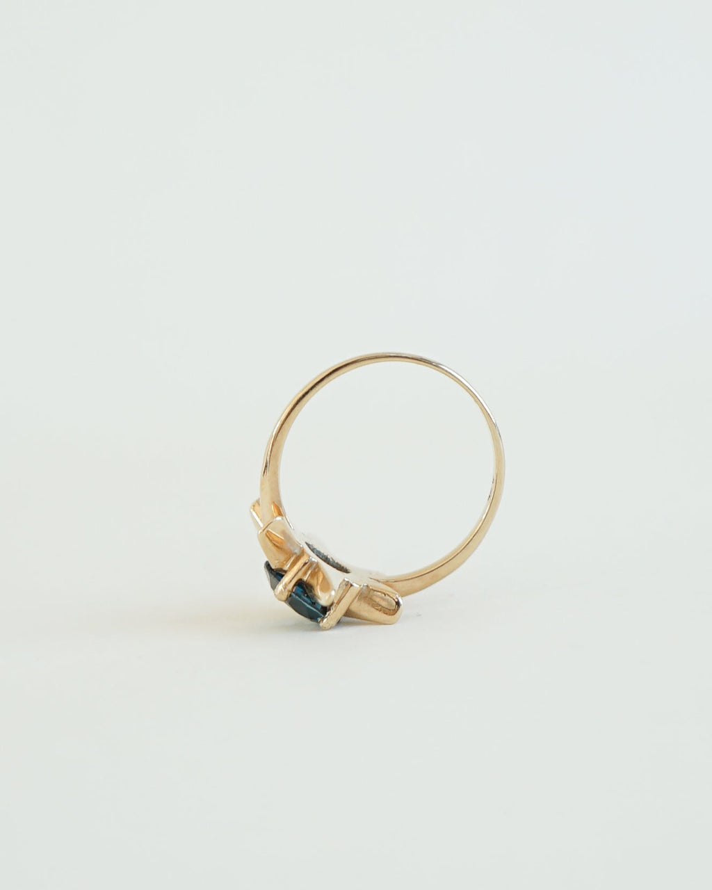 14k Gold Ring w/ Peridot / size: 8