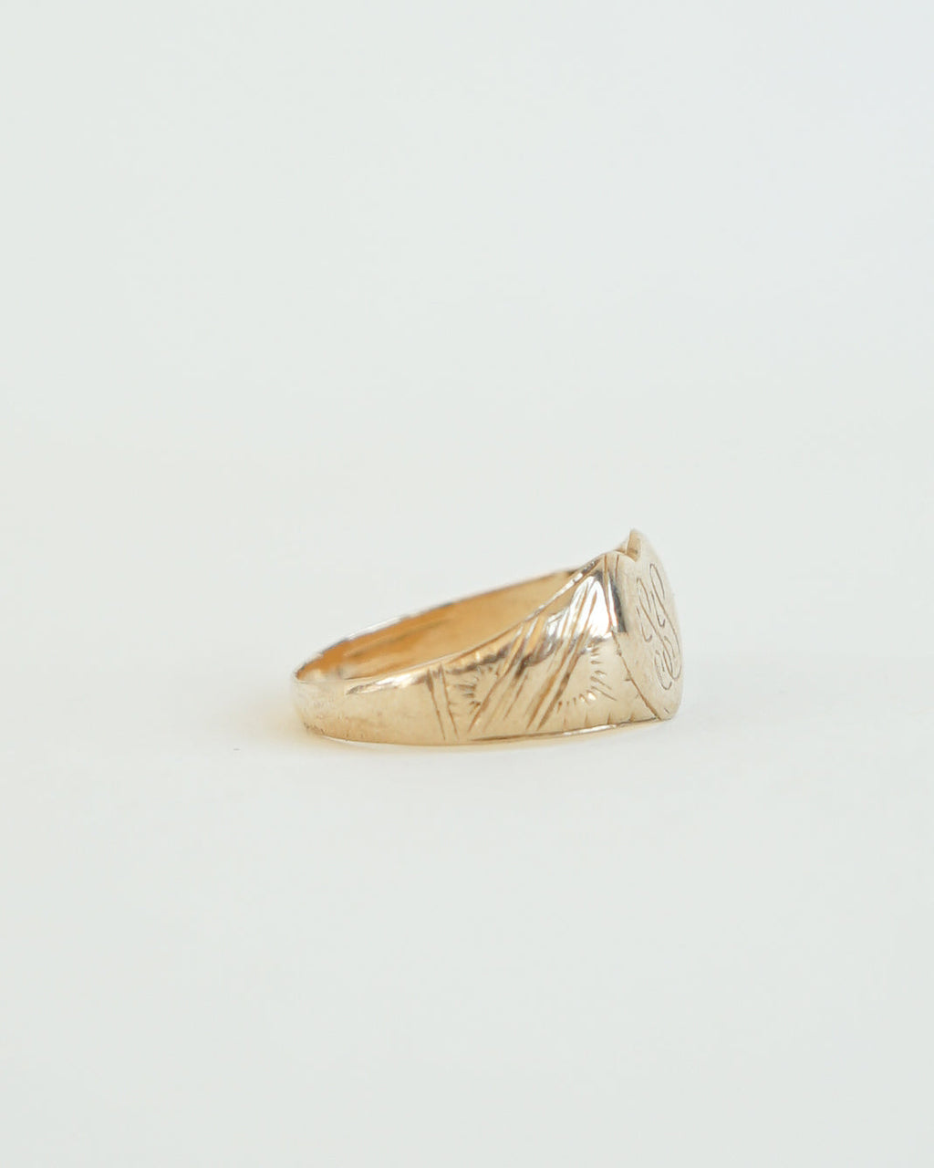 14k Gold Ring / size: 5.75