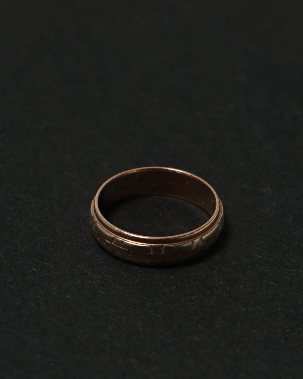 14k Gold Band Ring / size: 5.25