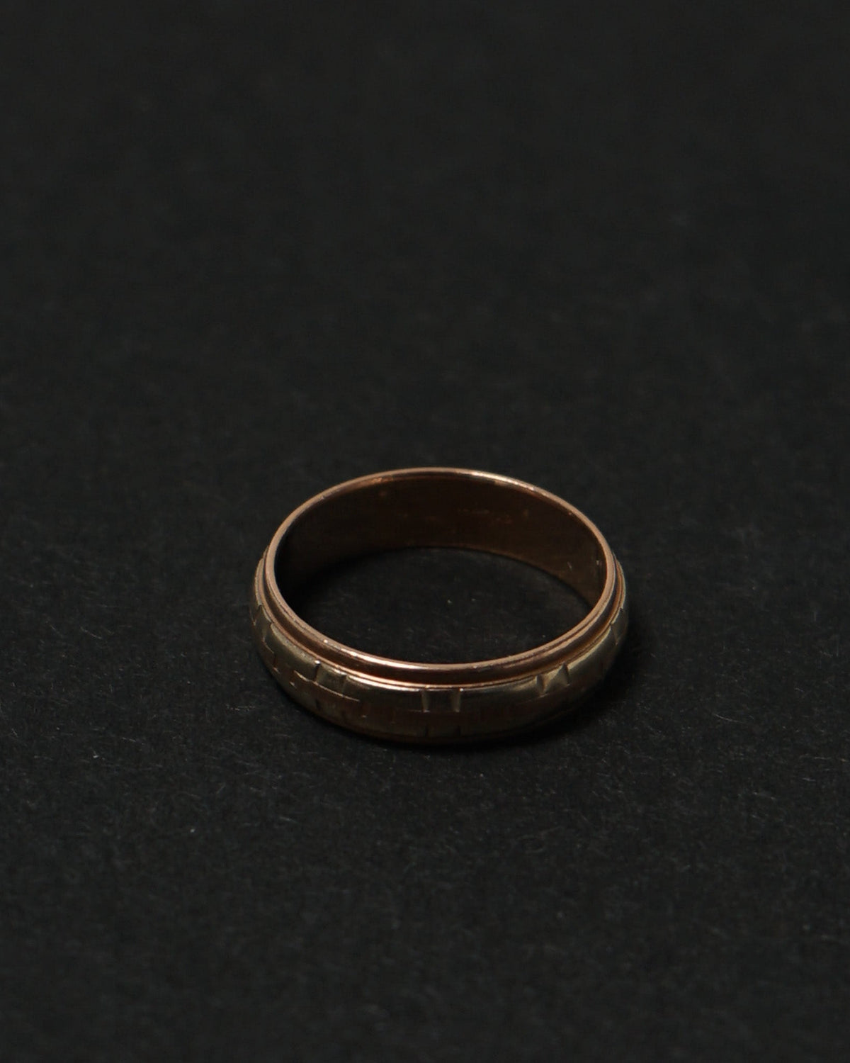 14k Gold Band Ring / size: 5.25