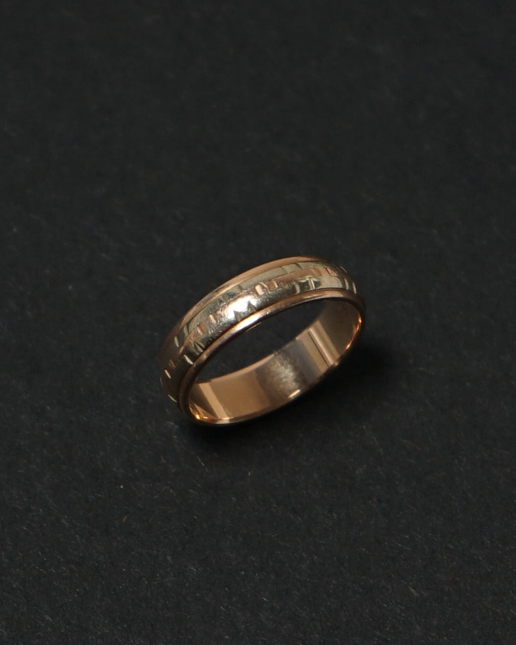 14k Gold Band Ring / size: 5.25