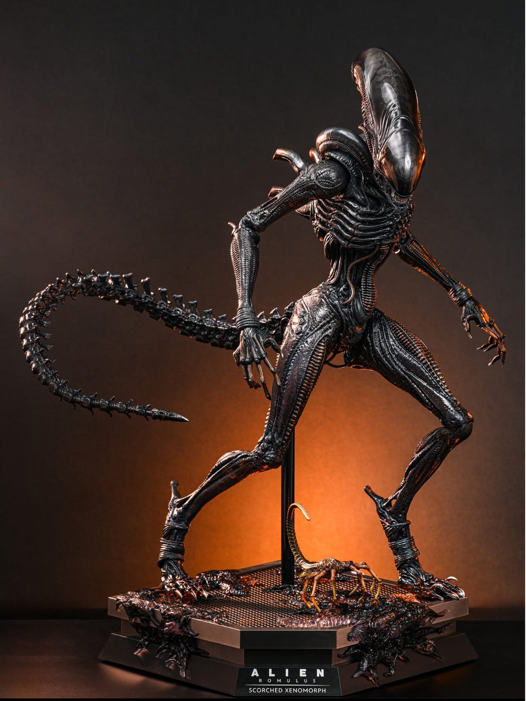 READY🔥Hot Toys MMS784 Alien: Romulus 1/6th scale Scorched Xenomorph Collectible Figure