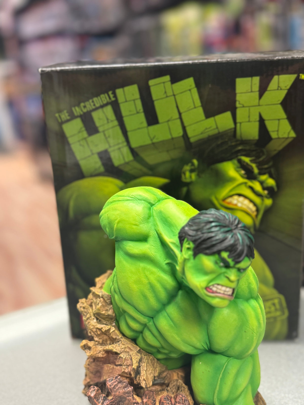 Incredible Hulk Resin Bust Statue (Marvel, Diamond Select) open Box