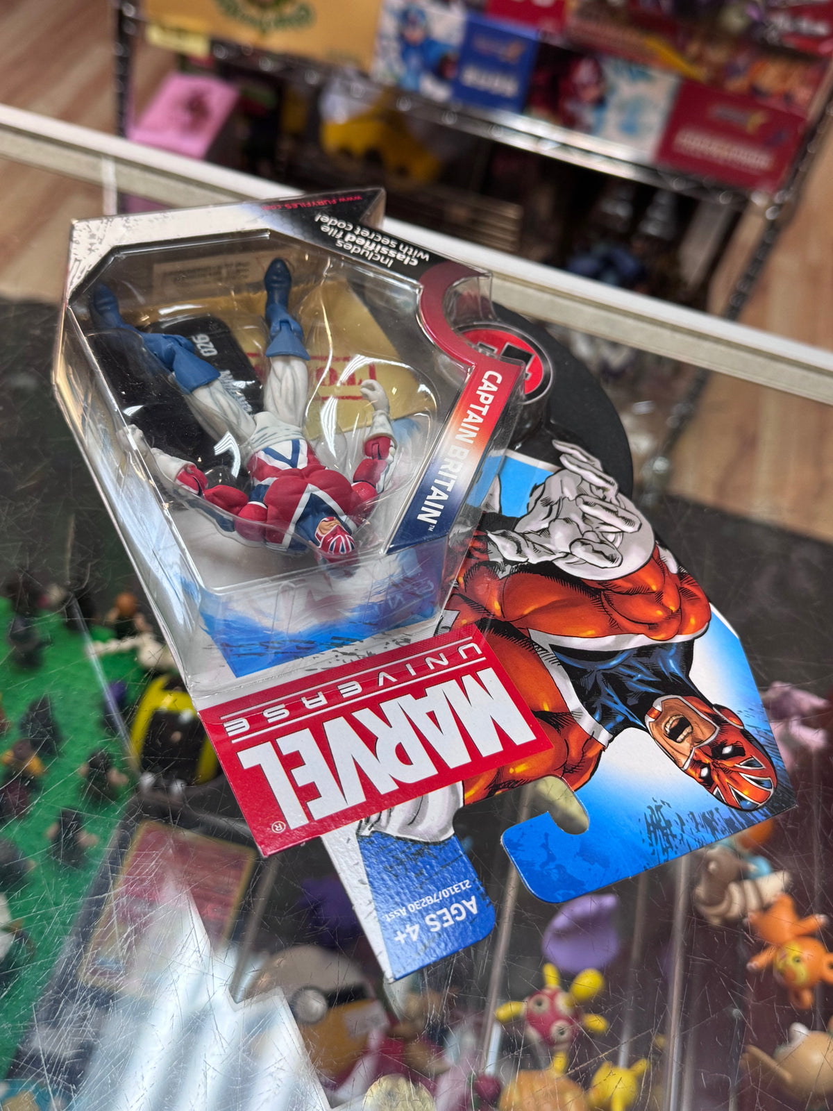 Captain Britian 3.75 8169 (Marvel Infinite, Hasbro) SEALED