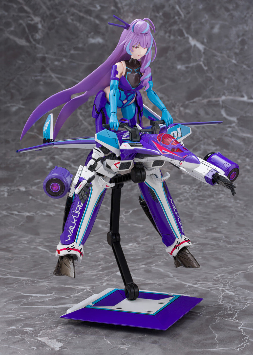 Aoshima V.F.G. No.MC-17 Macross Delta VF-31J Siegfried Mikumo Guynemer Model Kit