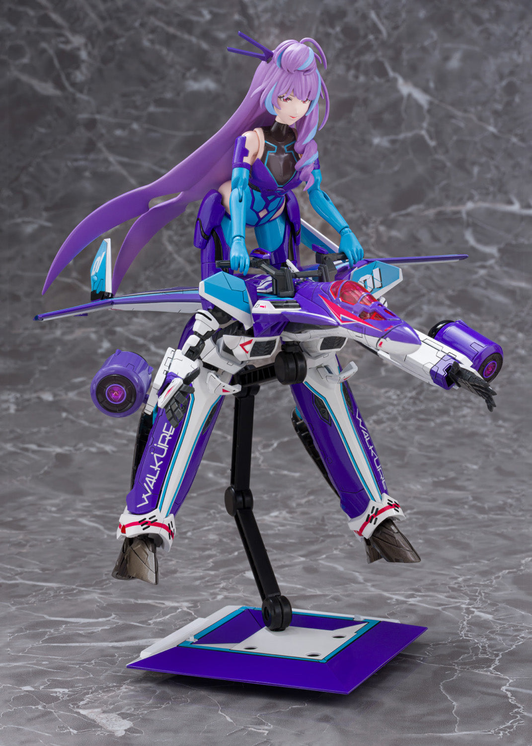 Aoshima V.F.G. No.MC-17 Macross Delta VF-31J Siegfried Mikumo Guynemer Model Kit