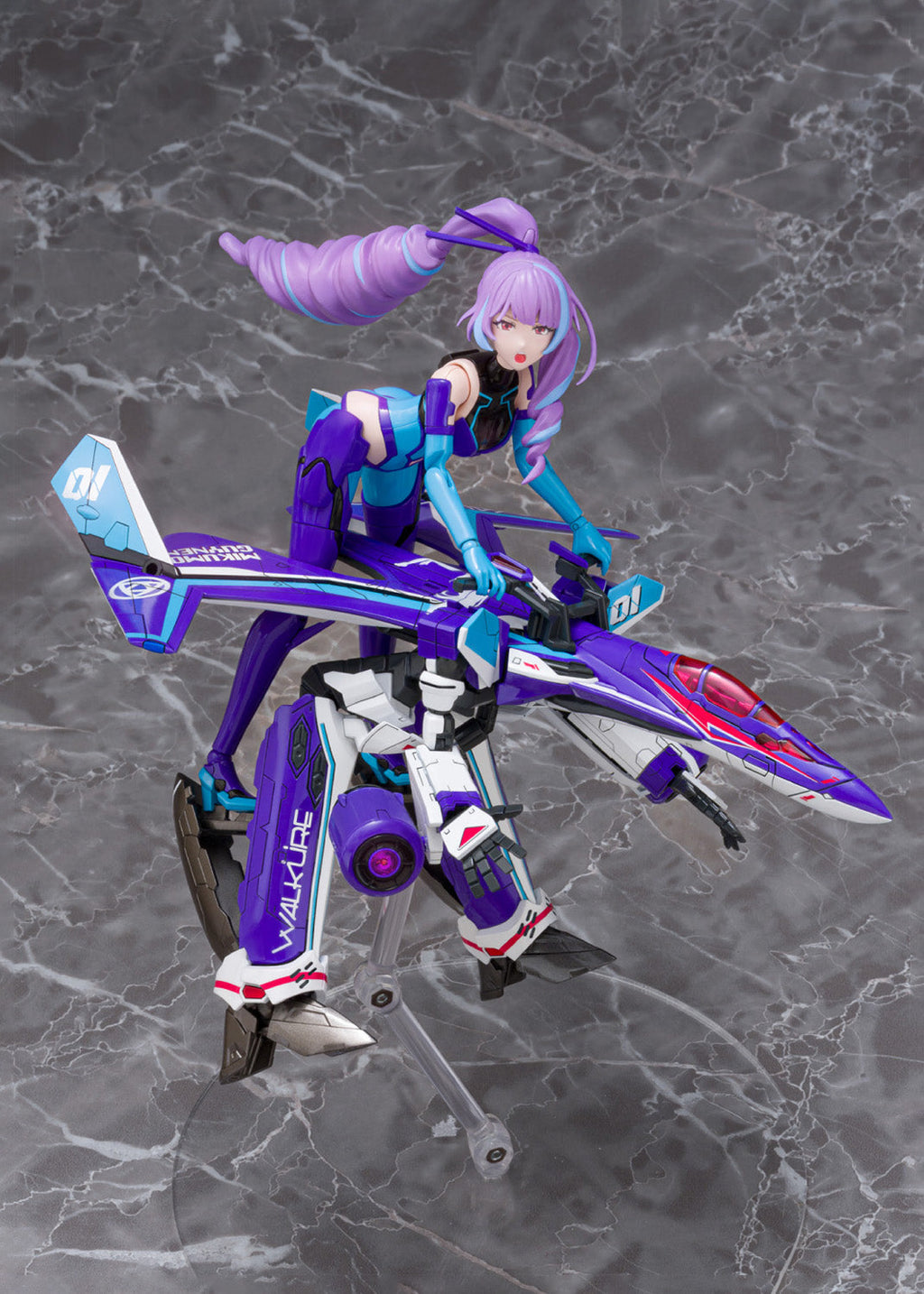 Aoshima V.F.G. No.MC-17 Macross Delta VF-31J Siegfried Mikumo Guynemer Model Kit