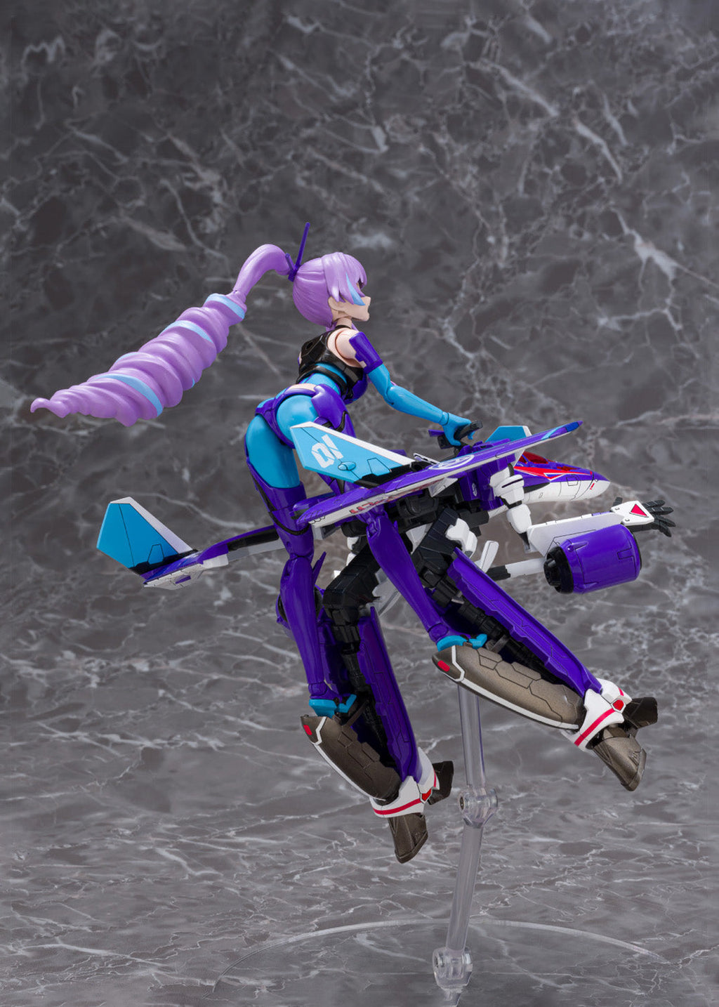 Aoshima V.F.G. No.MC-17 Macross Delta VF-31J Siegfried Mikumo Guynemer Model Kit