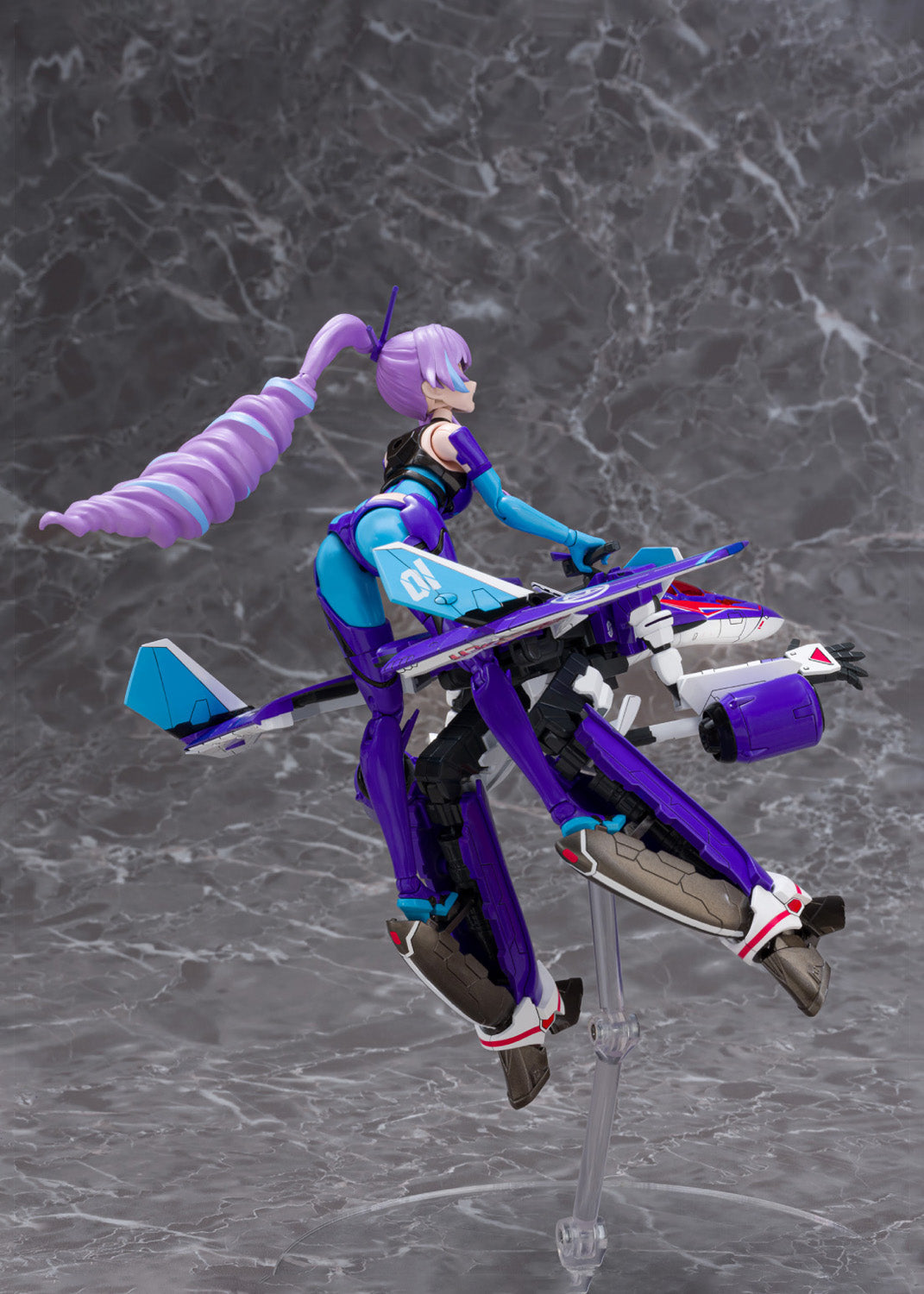 Aoshima V.F.G. No.MC-17 Macross Delta VF-31J Siegfried Mikumo Guynemer Model Kit