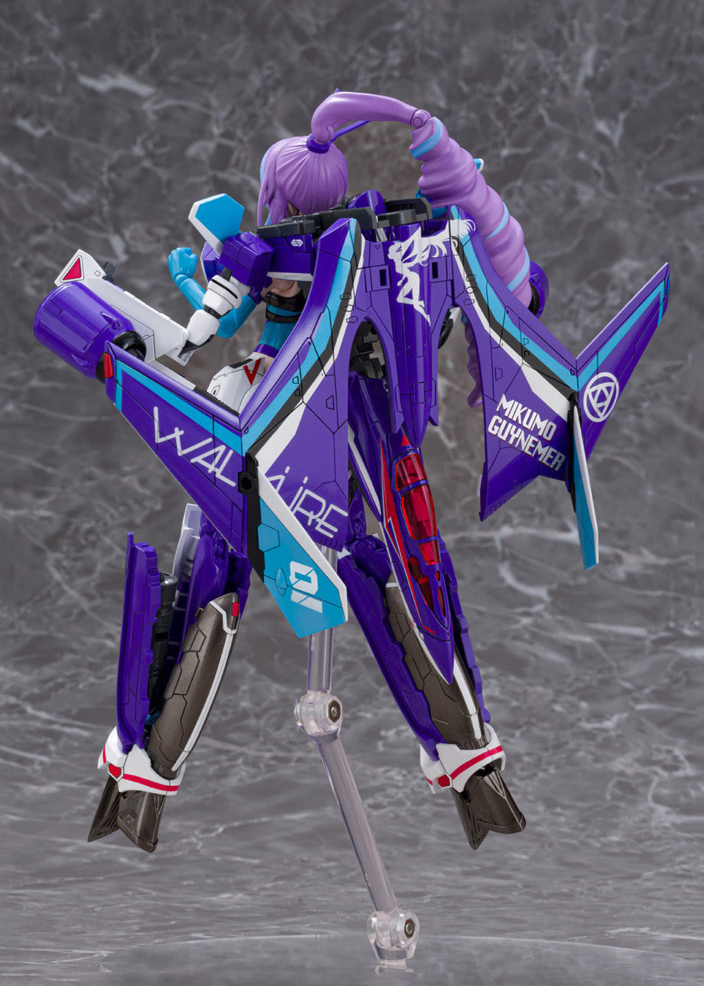 Aoshima V.F.G. No.MC-17 Macross Delta VF-31J Siegfried Mikumo Guynemer Model Kit
