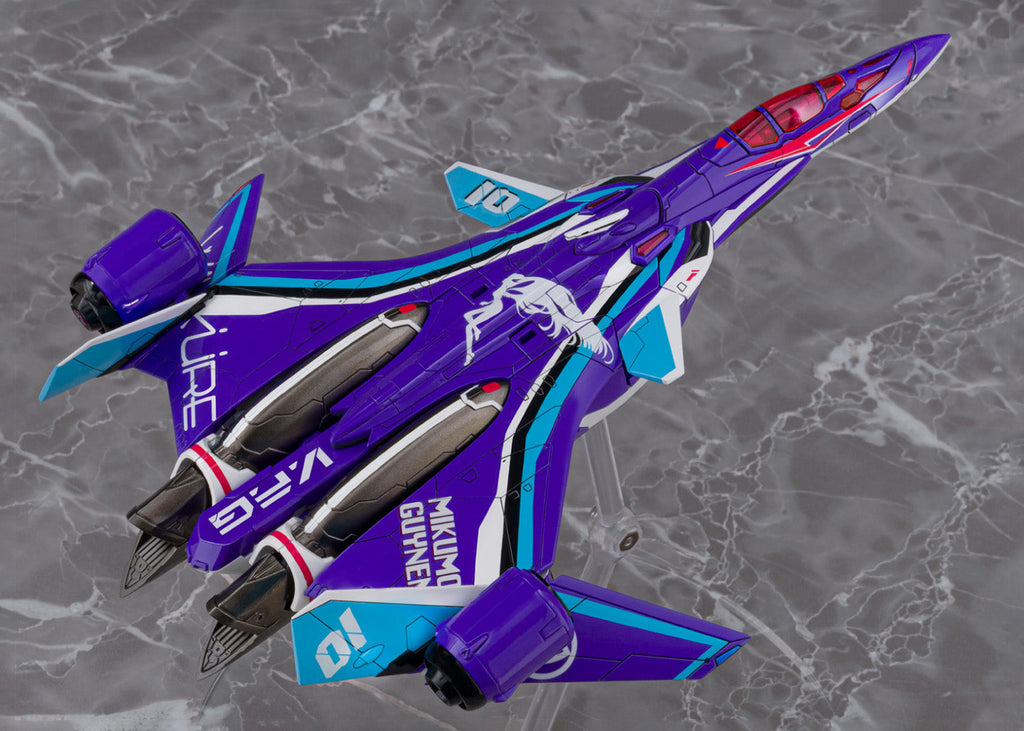 Aoshima V.F.G. No.MC-17 Macross Delta VF-31J Siegfried Mikumo Guynemer Model Kit