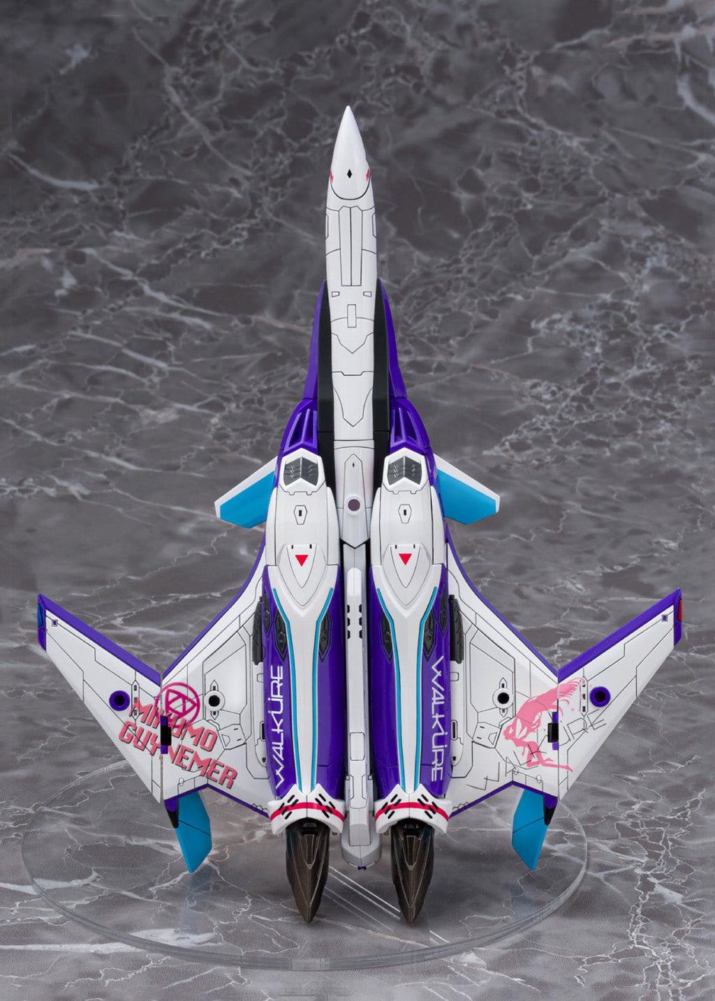 Aoshima V.F.G. No.MC-17 Macross Delta VF-31J Siegfried Mikumo Guynemer Model Kit
