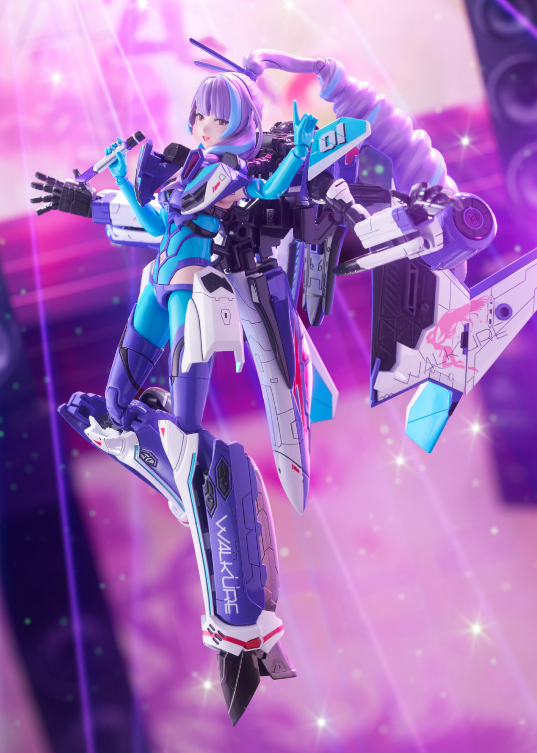 Aoshima V.F.G. No.MC-17 Macross Delta VF-31J Siegfried Mikumo Guynemer Model Kit