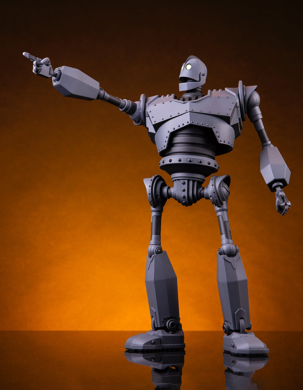 Iron Giant MONDO MECHA Figure