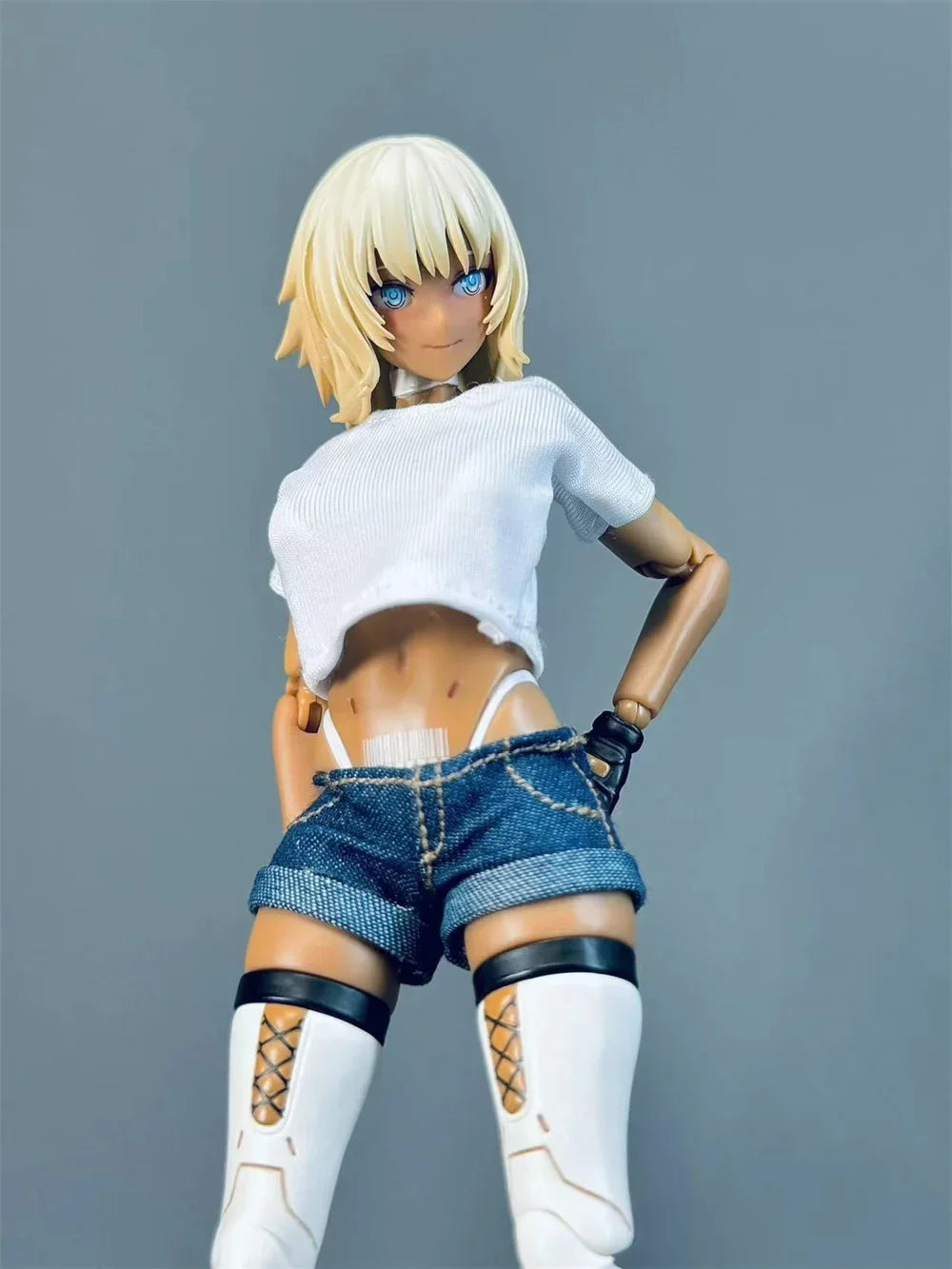 1/12 Scale Female Soldiers Casual Loose White T-shirt Mini Hot Shorts Curled Short Pants for 6" OB BJD Action Figure Body Model
