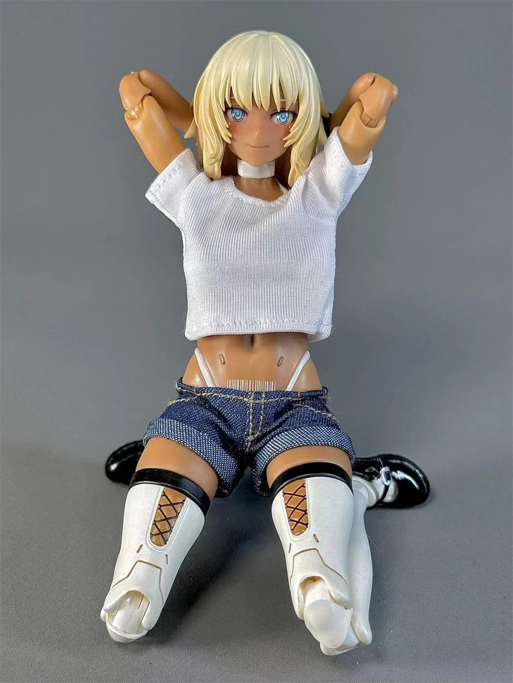 1/12 Scale Female Soldiers Casual Loose White T-shirt Mini Hot Shorts Curled Short Pants for 6" OB BJD Action Figure Body Model