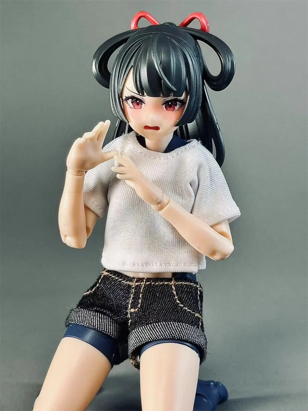 1/12 Scale Female Soldiers Casual Loose White T-shirt Mini Hot Shorts Curled Short Pants for 6" OB BJD Action Figure Body Model