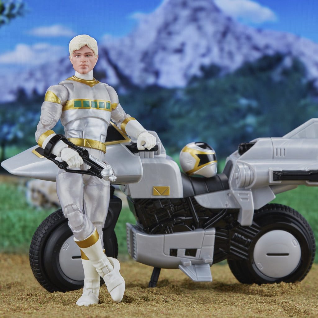 Lightning Collection DLX Power Rangers In Space Silver Ranger