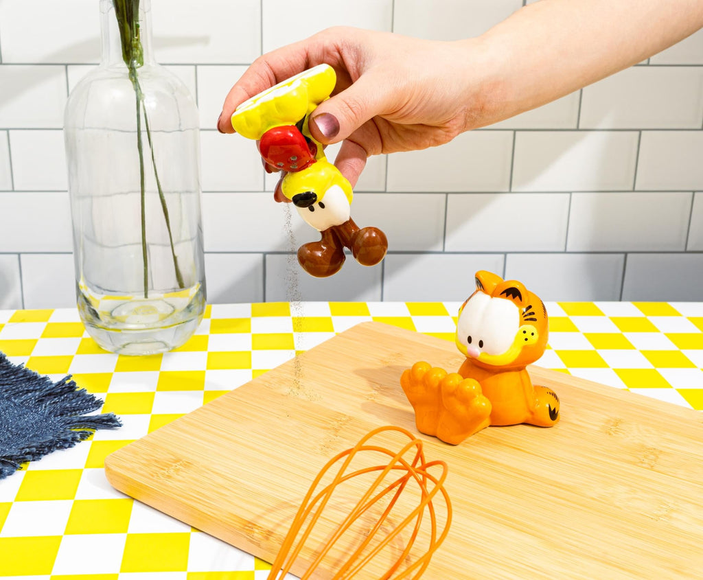 Garfield and Odie Ceramic Salt and Pepper Shaker Set