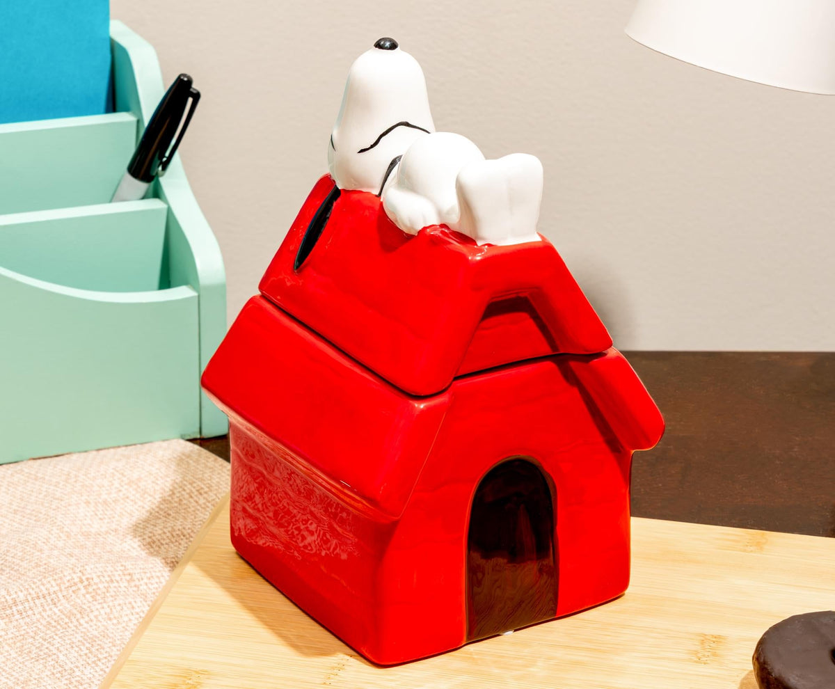 Peanuts Snoopy Doghouse 7-Inch Sculpted Ceramic Snack Jar