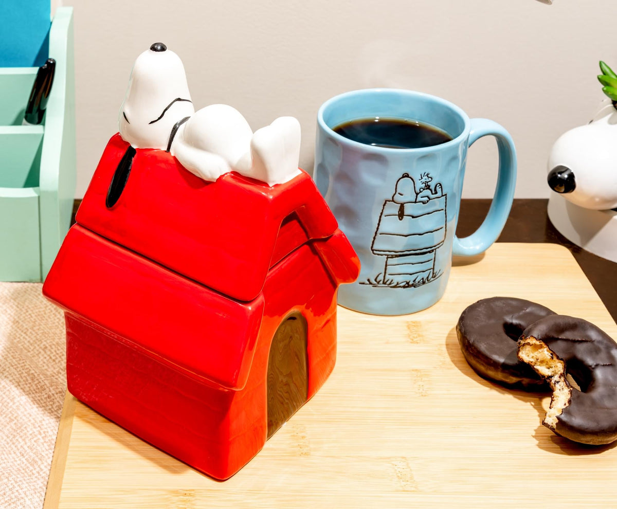Peanuts Snoopy Doghouse 7-Inch Sculpted Ceramic Snack Jar