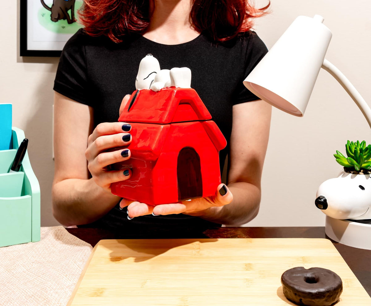 Peanuts Snoopy Doghouse 7-Inch Sculpted Ceramic Snack Jar