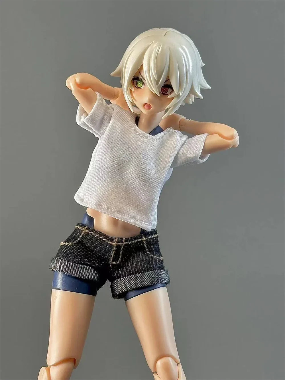 1/12 Scale Female Soldiers Casual Loose White T-shirt Mini Hot Shorts Curled Short Pants for 6" OB BJD Action Figure Body Model