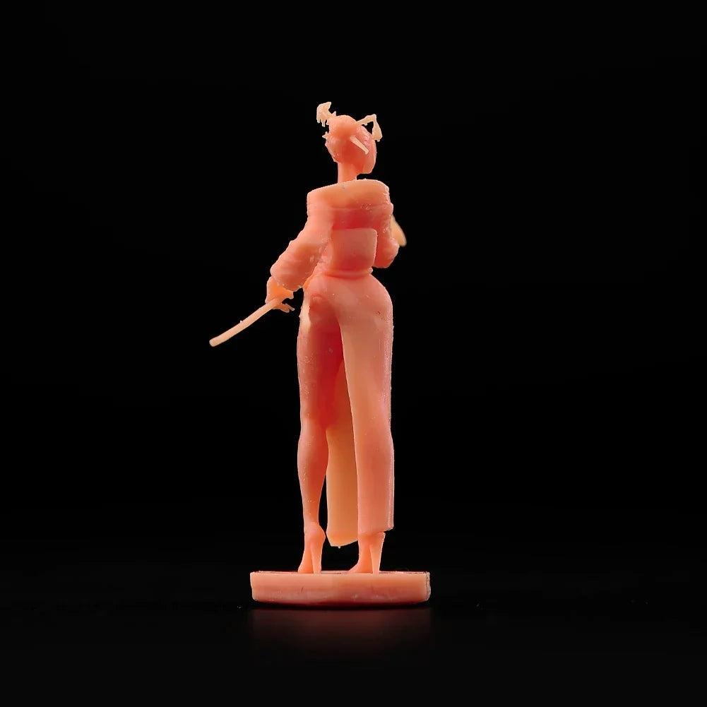 1/ 43 1/64 1/87 Female Soldier Manual Handmade Painted Action Figure Doll Resin for Car Sand Decoration Doll Model Toys