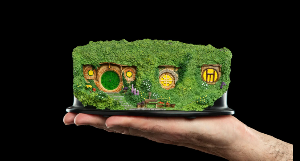The Lord of the Rings: Bag End Illuminated Edition