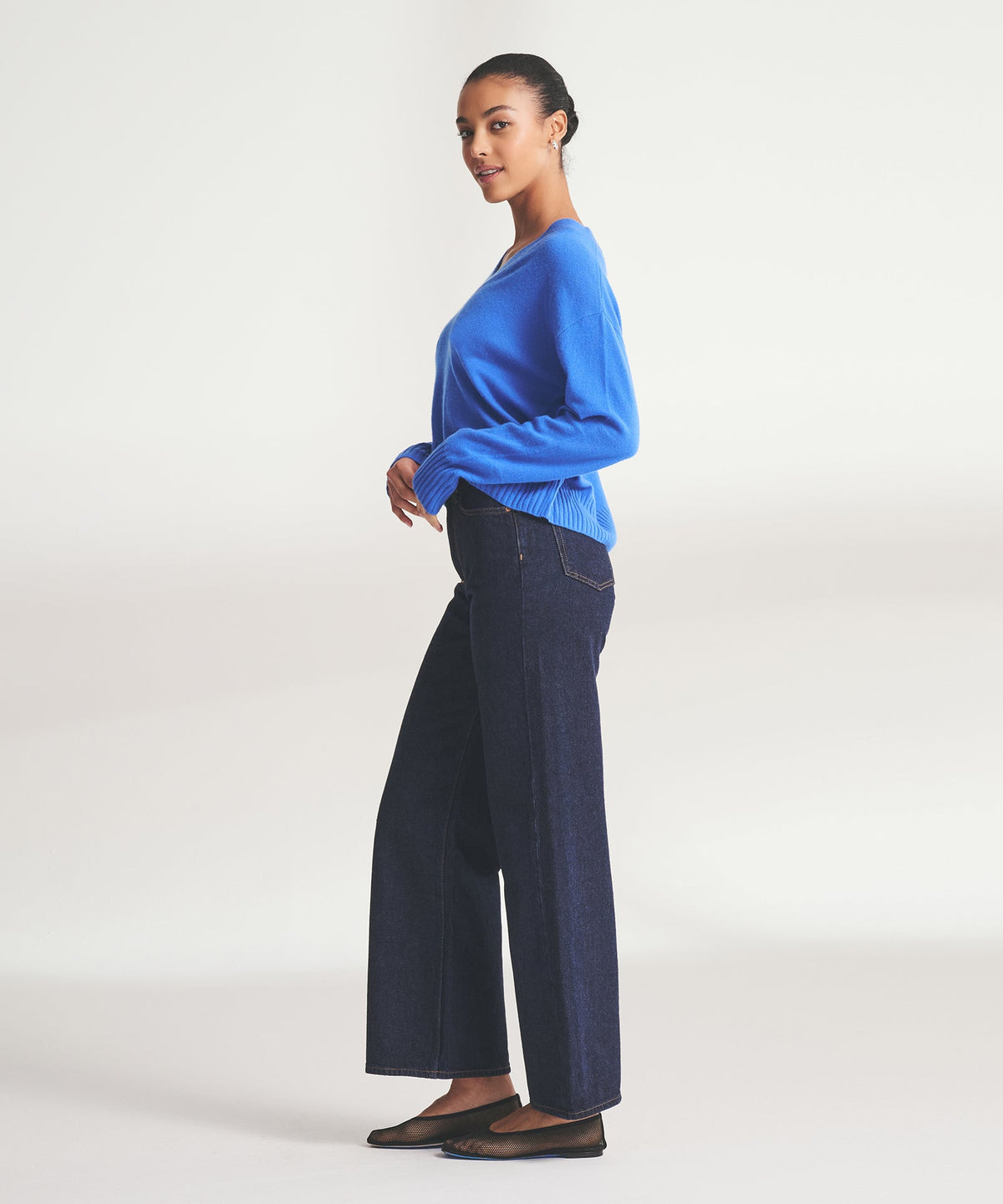 Signature Cashmere Classic V-Neck Sweater
