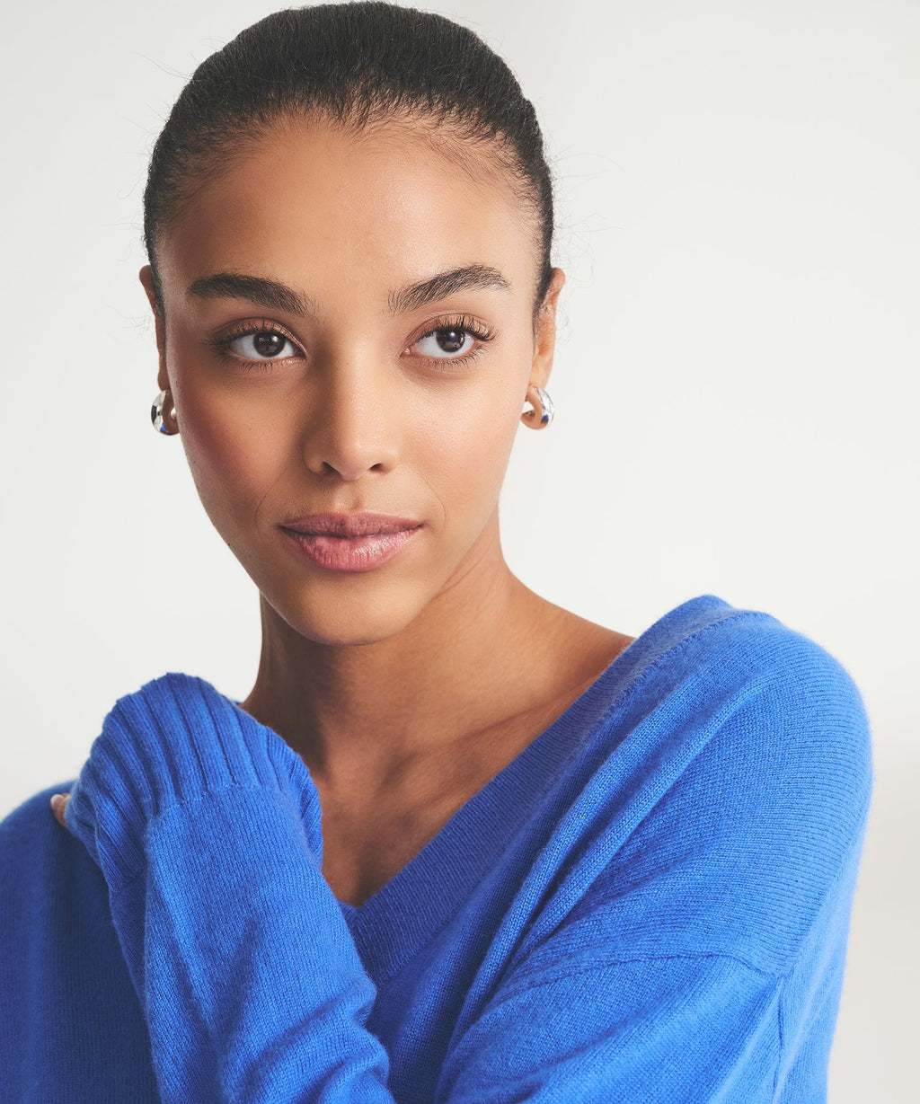 Signature Cashmere Classic V-Neck Sweater