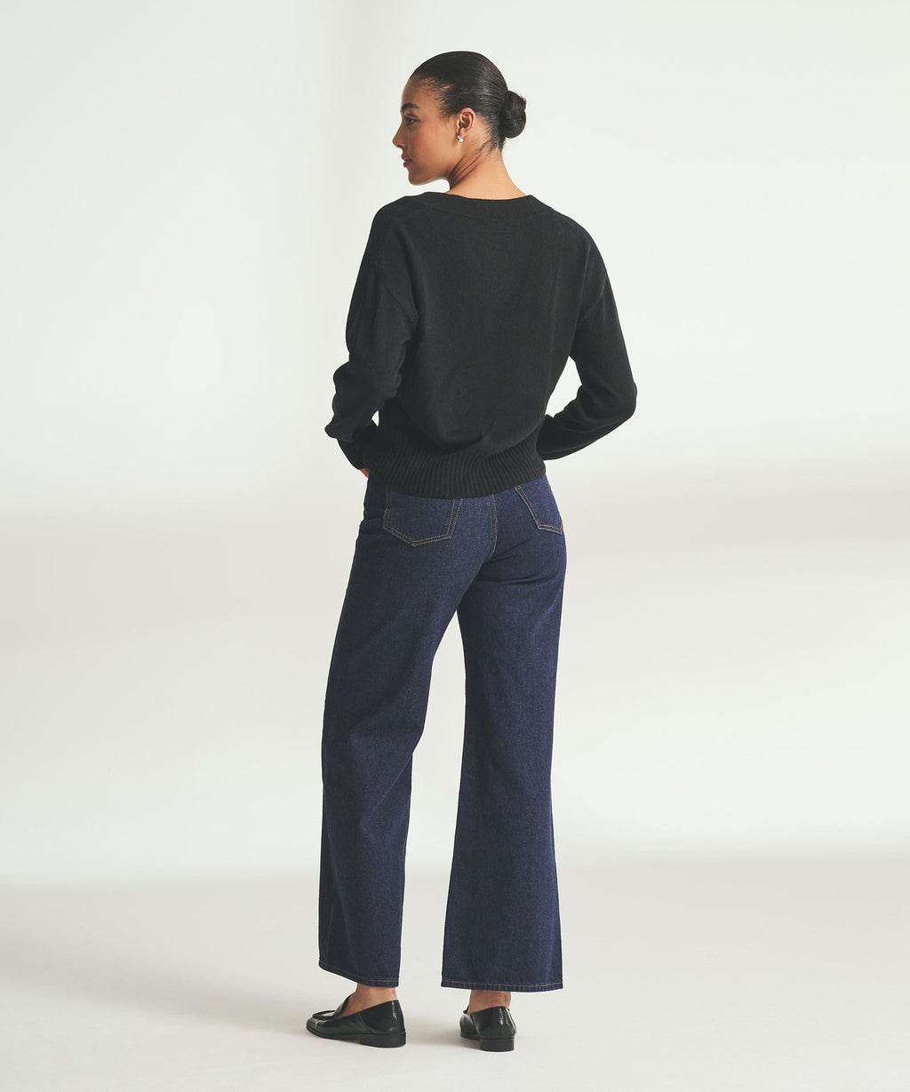 Signature Cashmere Classic V-Neck Sweater