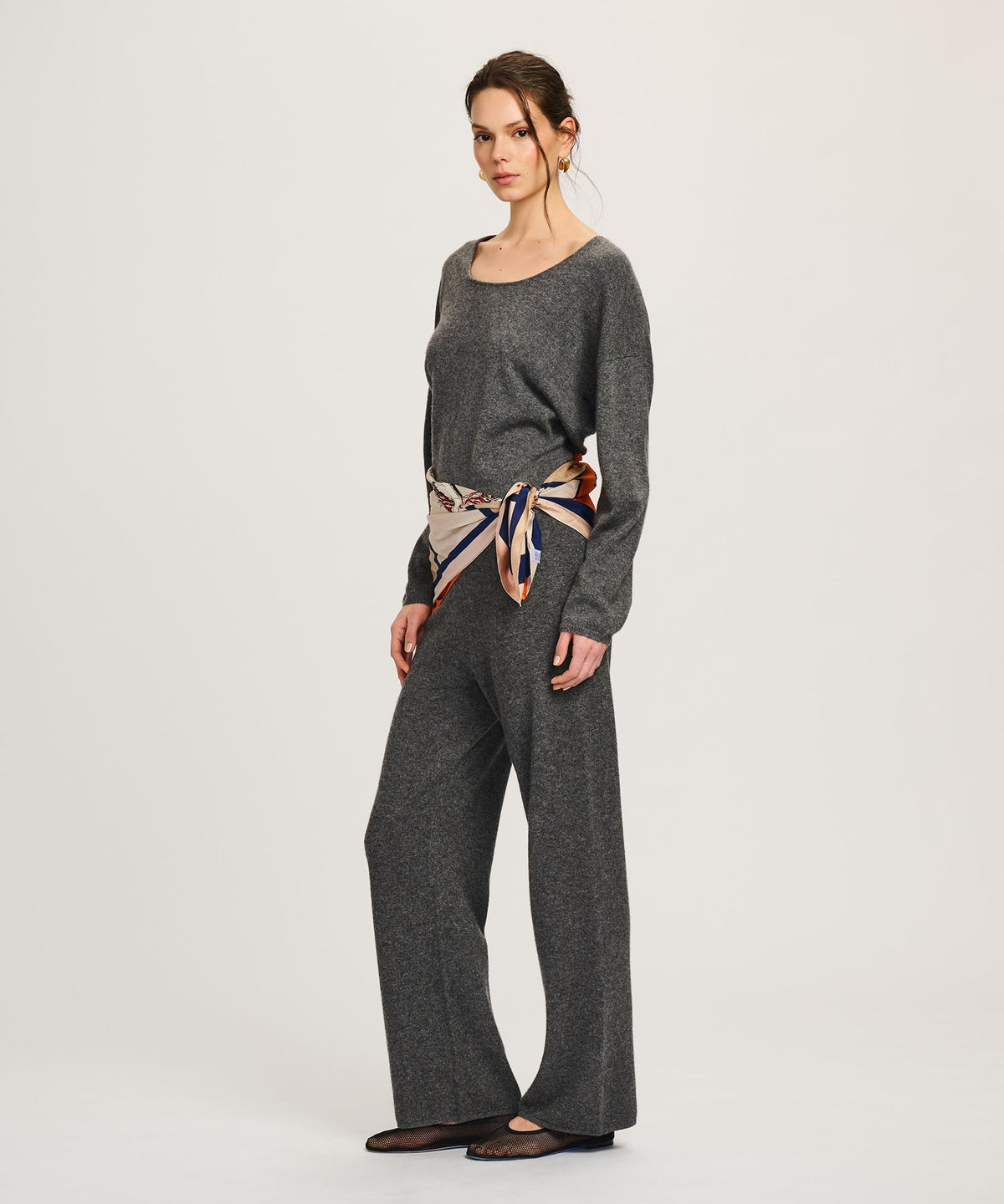 Signature Cashmere Scoop Neck Sweater