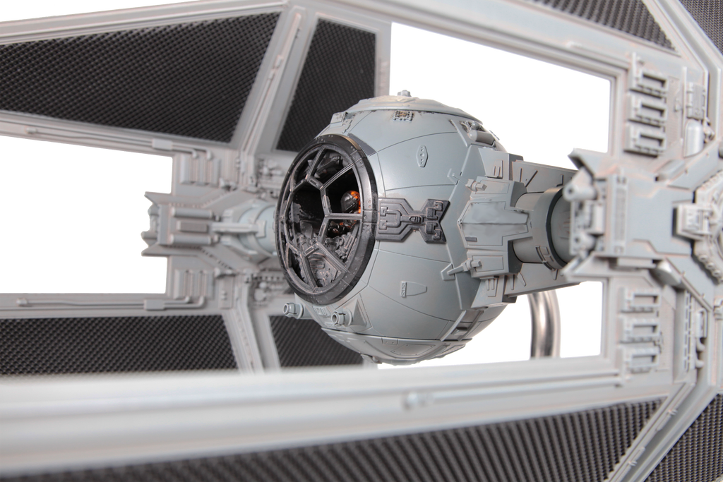 Star Wars Return of the Jedi: TIE Interceptor Studio Scale Signature Edition