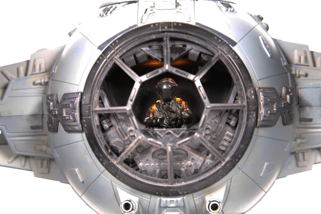 Star Wars Return of the Jedi: TIE Interceptor Studio Scale Signature Edition