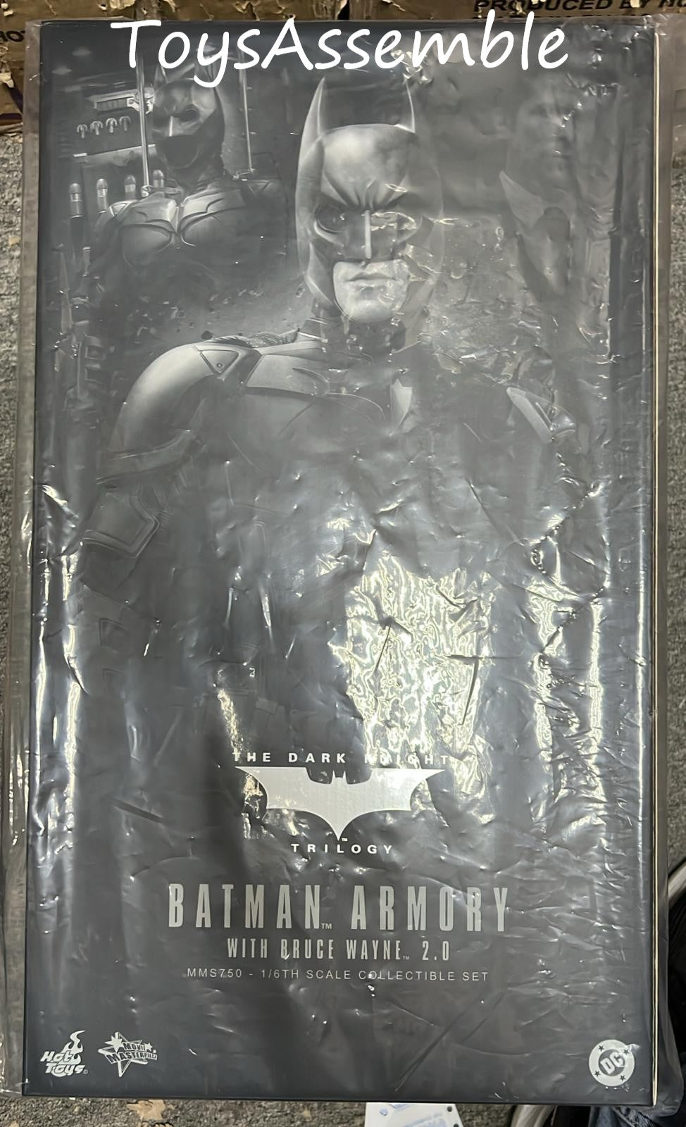 READY🔥Hot Toys MMS750 Batman The Dark Knight - 1/6th scale Batman Armory with Bruce Wayne (2.0) Collectible Set