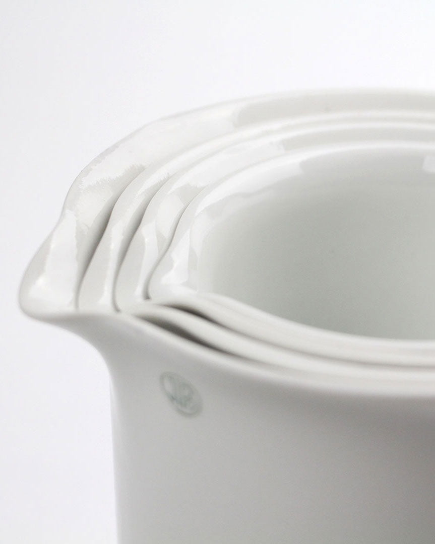 Beaker Low Spout / 227/1